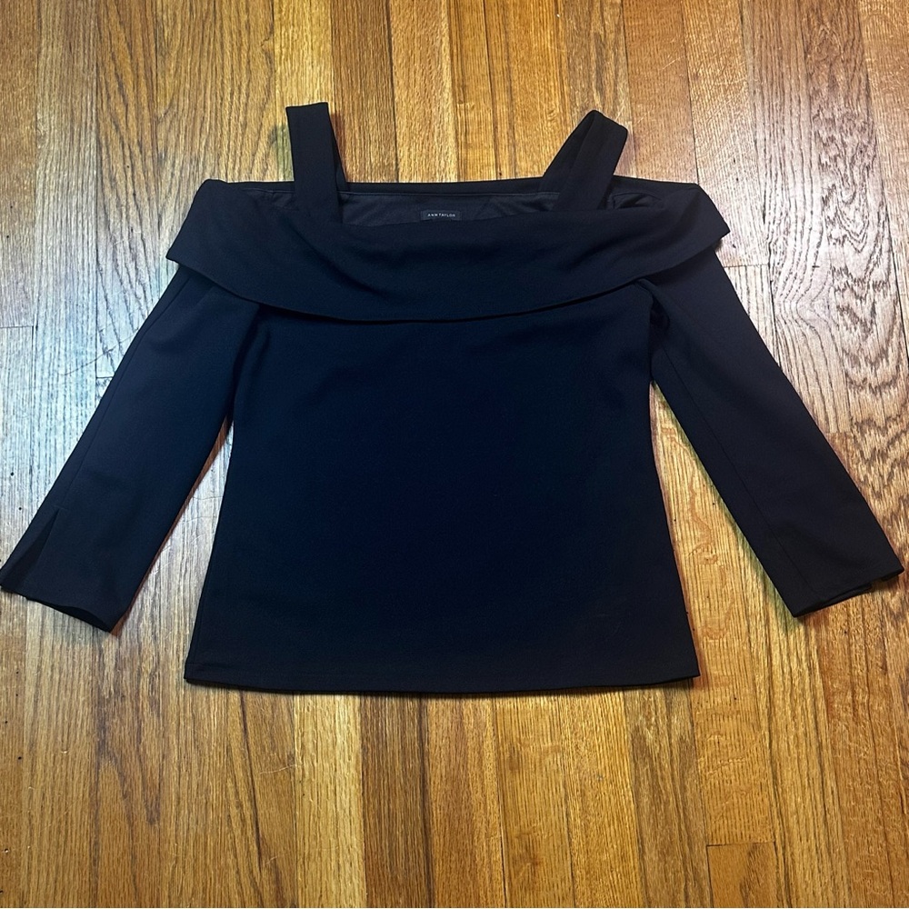 Ann Taylor Classic Black Top Off the Shoulder Blouse Womens Sz XS elegant party